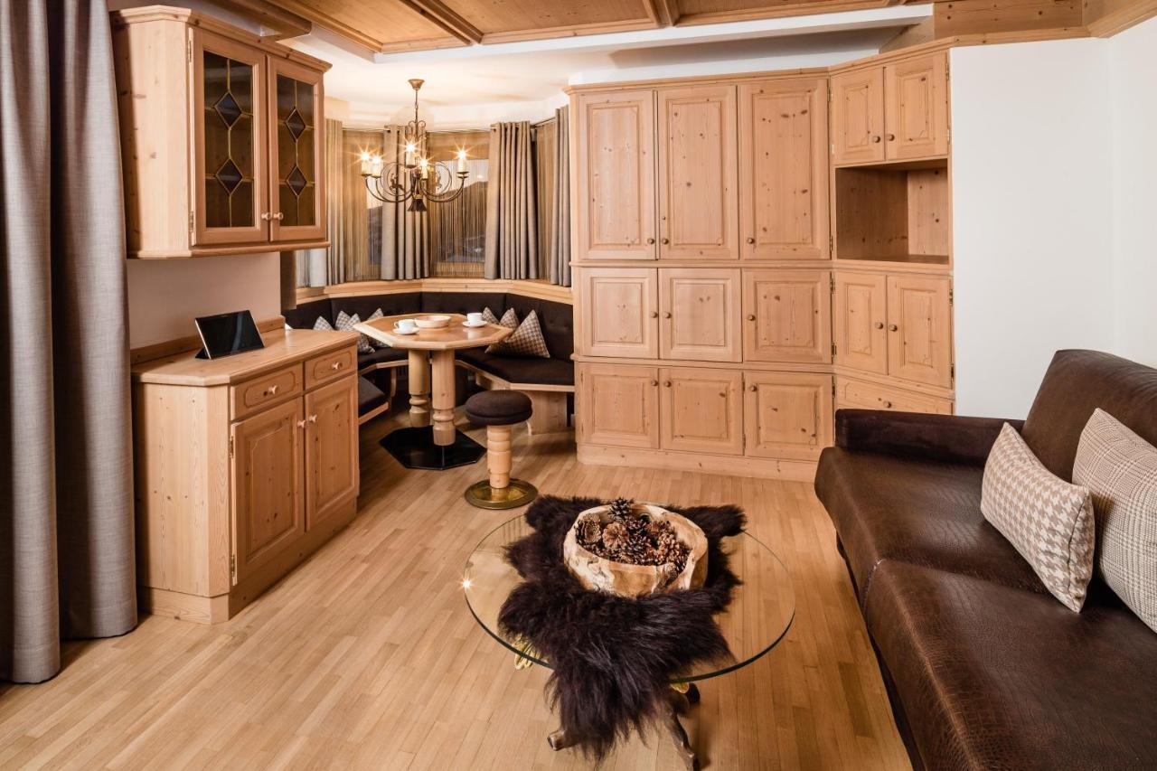 Apartments Villa Gardena - Gardenahotels Сельва-ді-Валь-Гардена Екстер'єр фото