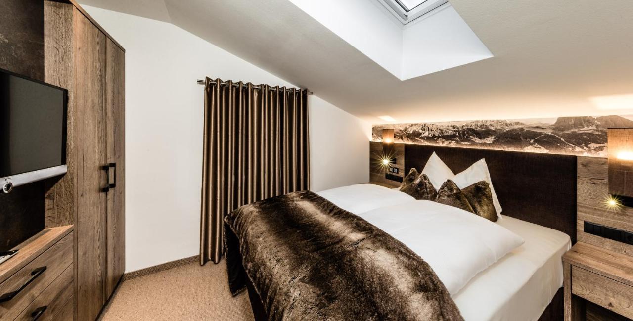 Apartments Villa Gardena - Gardenahotels Сельва-ді-Валь-Гардена Екстер'єр фото