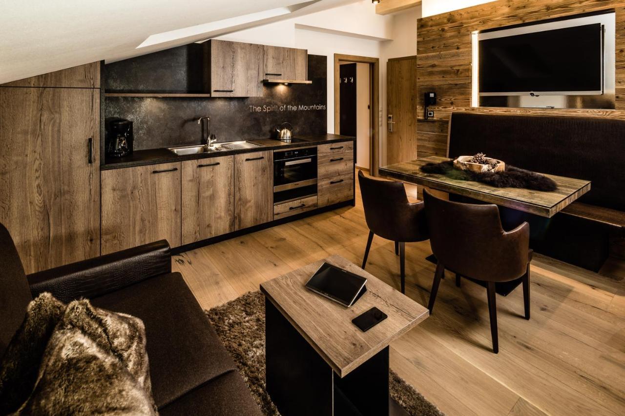 Apartments Villa Gardena - Gardenahotels Сельва-ді-Валь-Гардена Екстер'єр фото