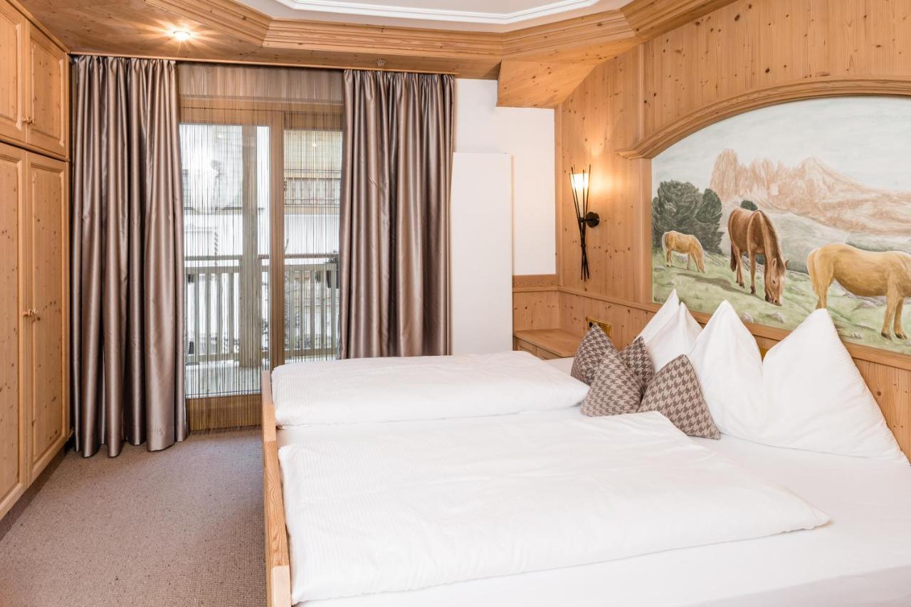 Apartments Villa Gardena - Gardenahotels Сельва-ді-Валь-Гардена Екстер'єр фото