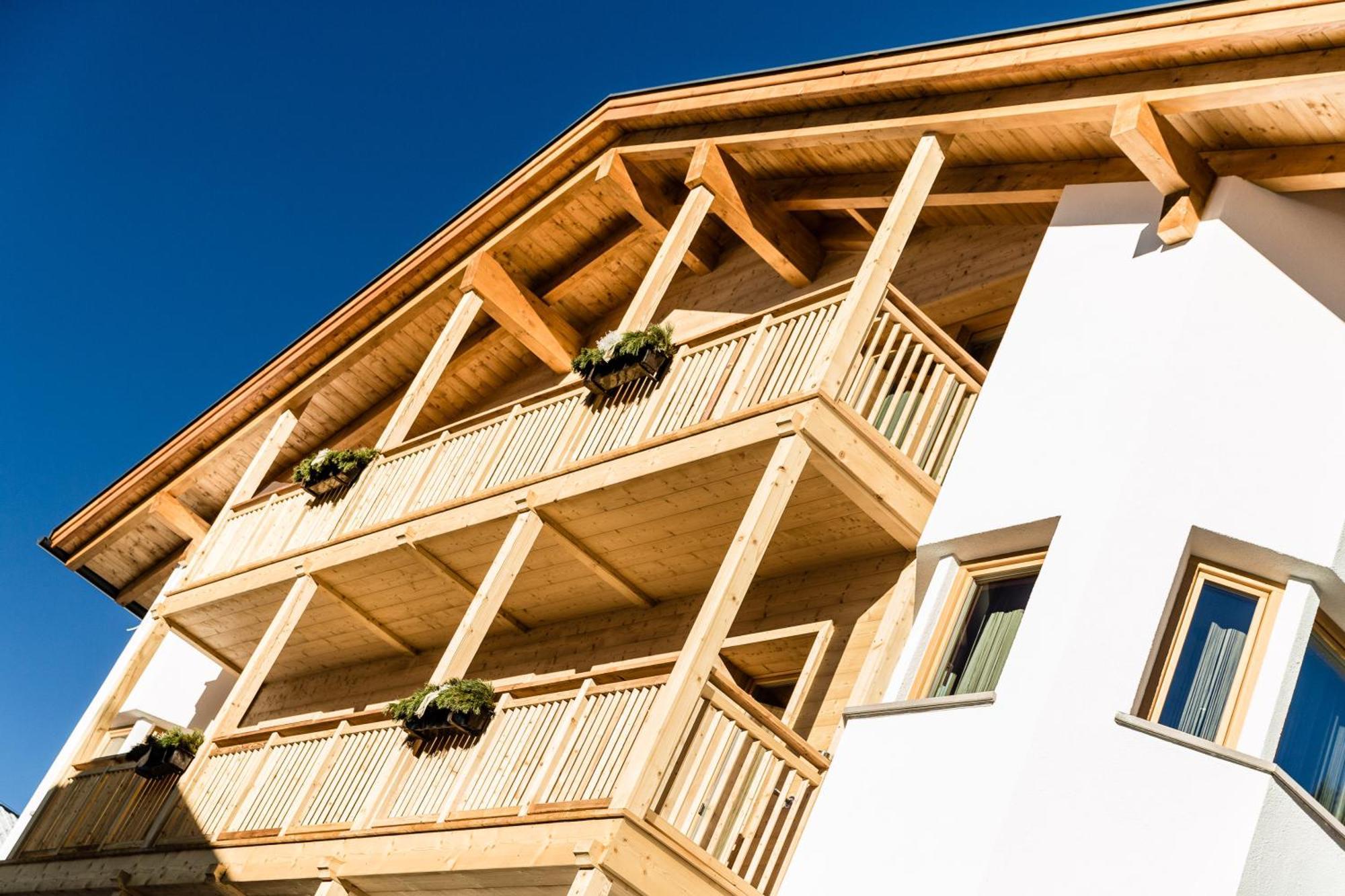 Apartments Villa Gardena - Gardenahotels Сельва-ді-Валь-Гардена Екстер'єр фото