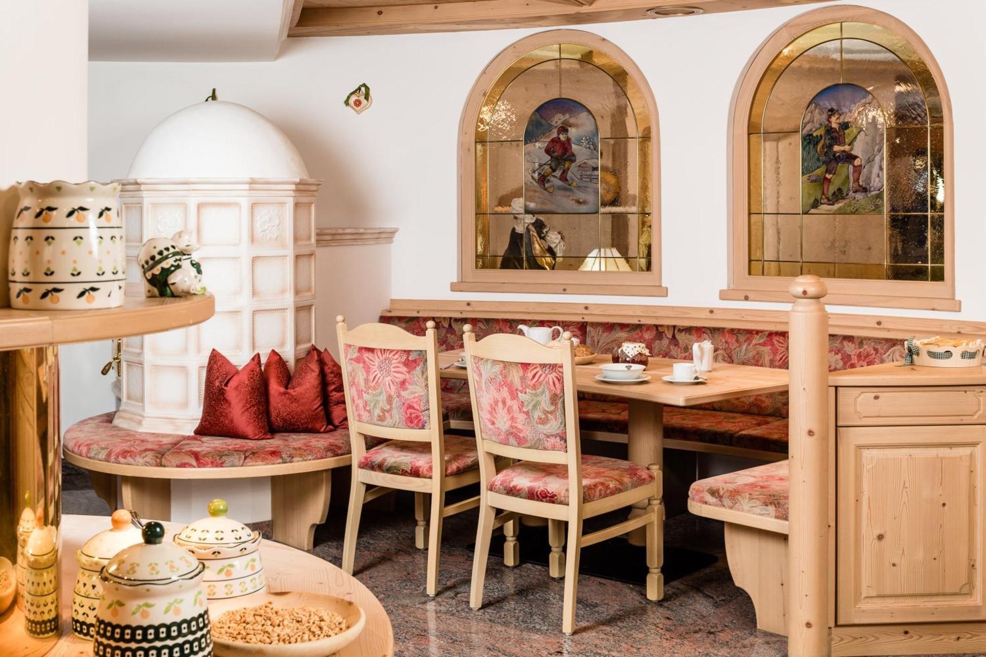 Apartments Villa Gardena - Gardenahotels Сельва-ді-Валь-Гардена Екстер'єр фото