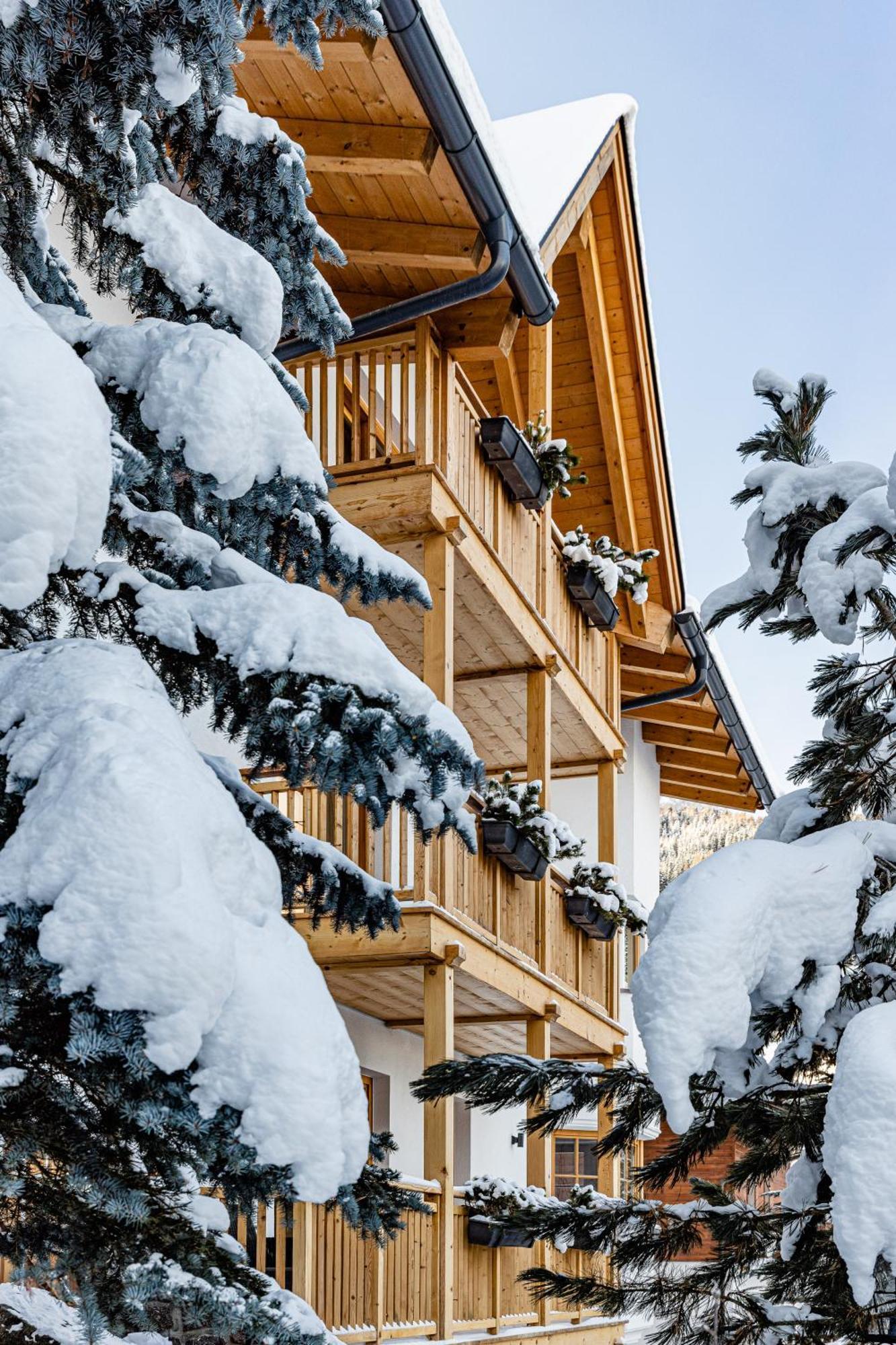 Apartments Villa Gardena - Gardenahotels Сельва-ді-Валь-Гардена Екстер'єр фото